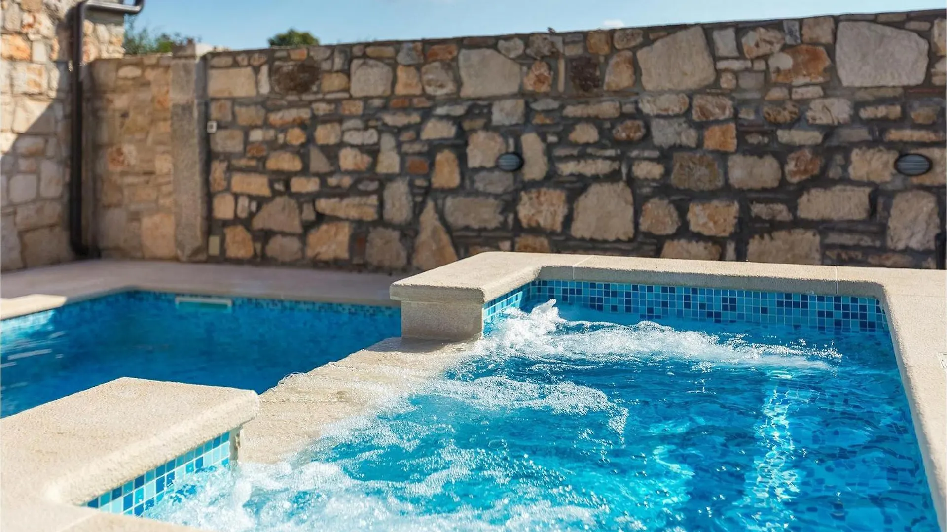 Casa Di Roccia Villa Marcana Holiday home